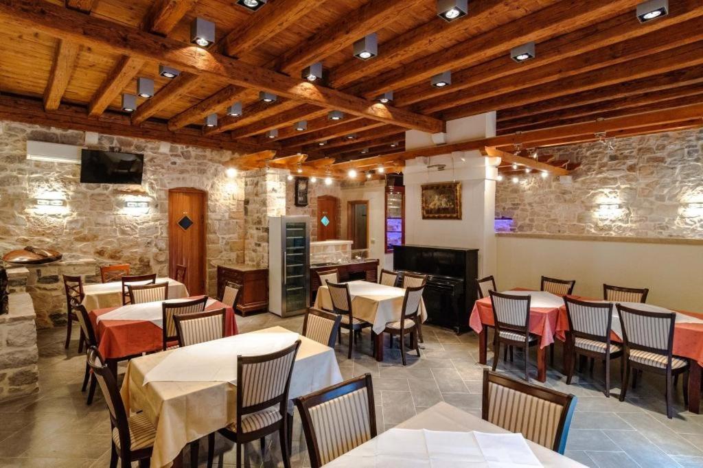 Rooms Miron - Adults Only Sumartin Quarto foto